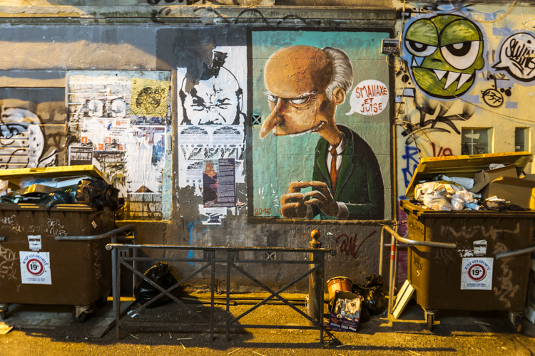 Une oeuvre de streetart au Cours Julien repr�sentant Monsieur Burns, personnage embl�matique de la s�rie Les Simpsons, r�alis�e par Smallaxe et Juise.