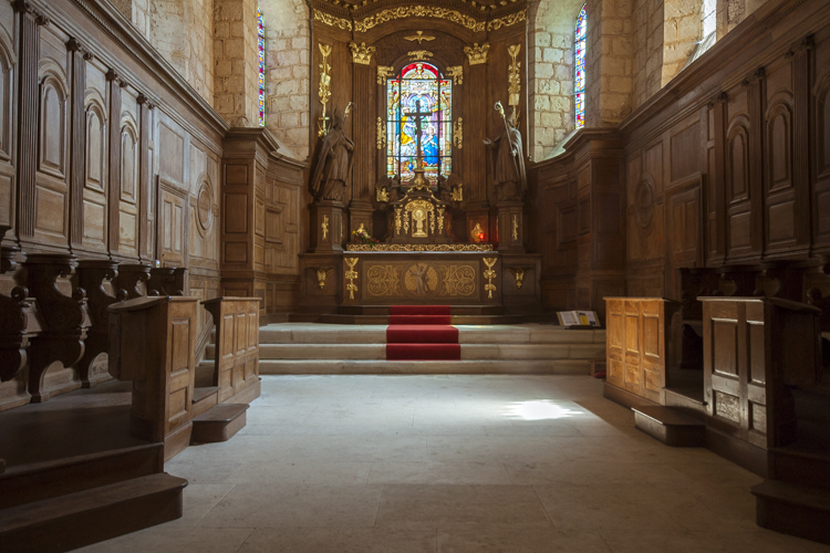 L'intérieur de l'église Saint André à Saint Benoit, commune du département de la Vienne et voisine de Poitiers.