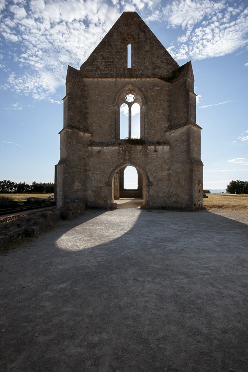 Les ruines de l'abbaye des Châteliers sur l'Ile de Ré datant du XIIè siècle.